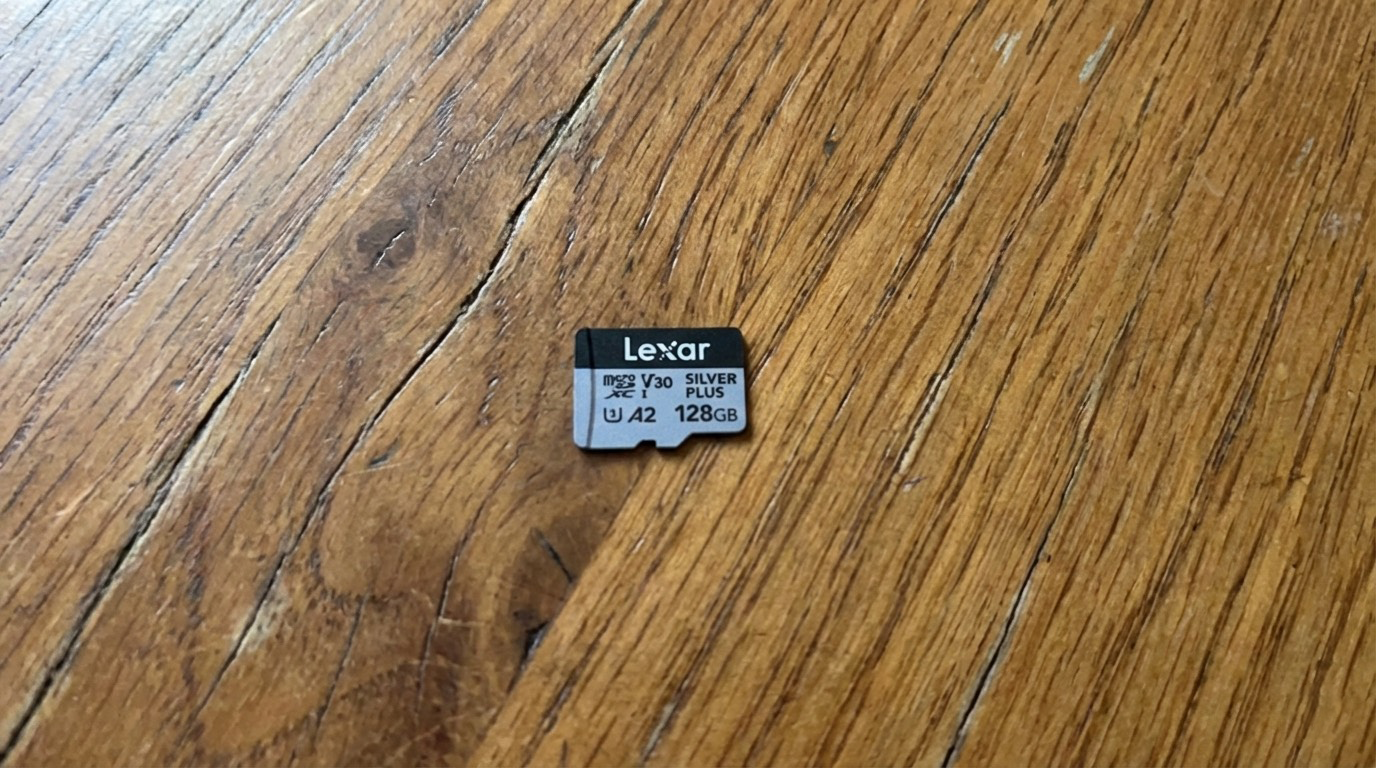 Lexar 128GB MicroSD 記憶卡資料救援:外籍交換生珍貴回憶重現 - Flash